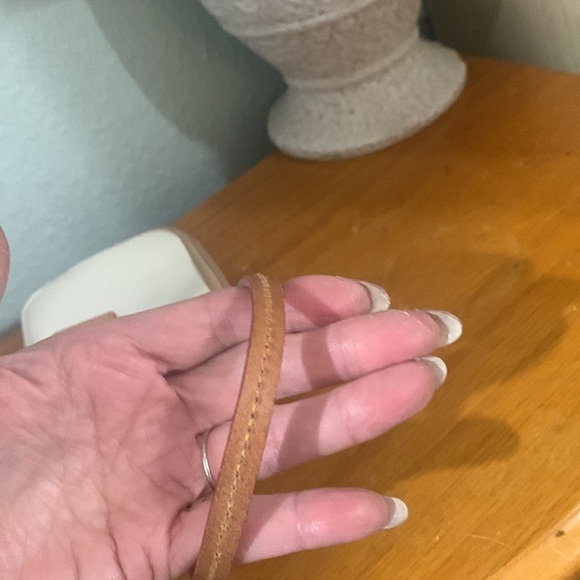 Small Dooney and Bourke wristlet - Picture 6 of 9